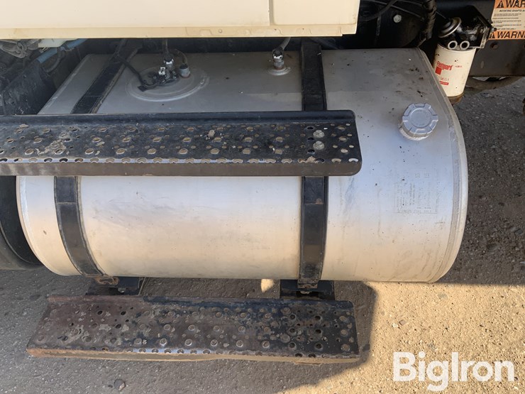 2019-international-7400-image-11