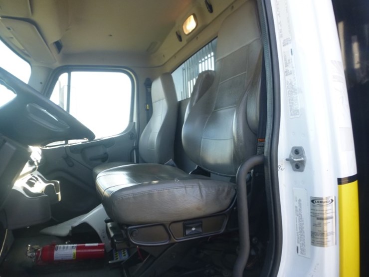 freightliner-m2-106-image-16