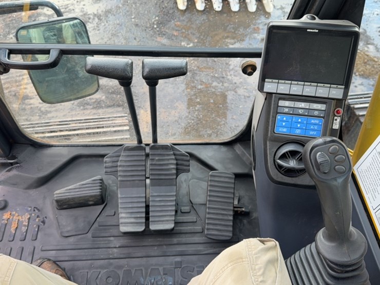 2023-komatsu-pc210-image-22