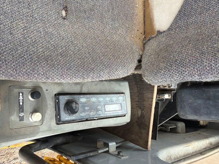 deere-160-lc-image-33