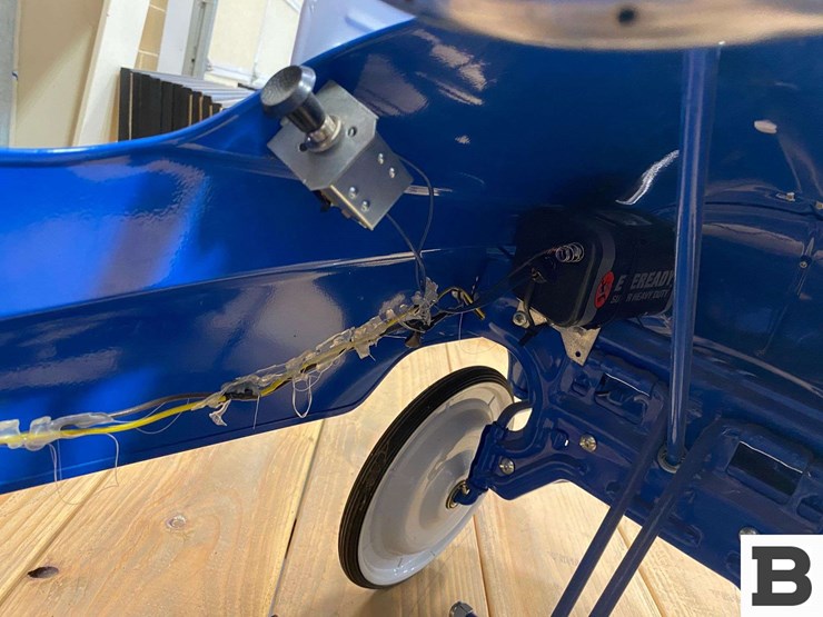 instep-toy-pedal-delivery-truck-image-10