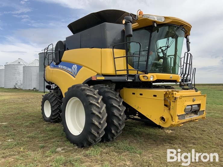 2013-new-holland-cr7090-image-3