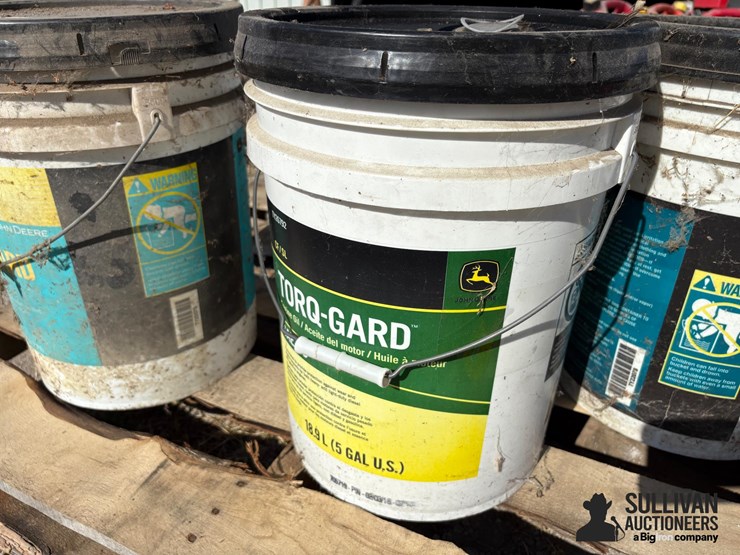 misc-pallet-of-john-deere-fluids-image-9