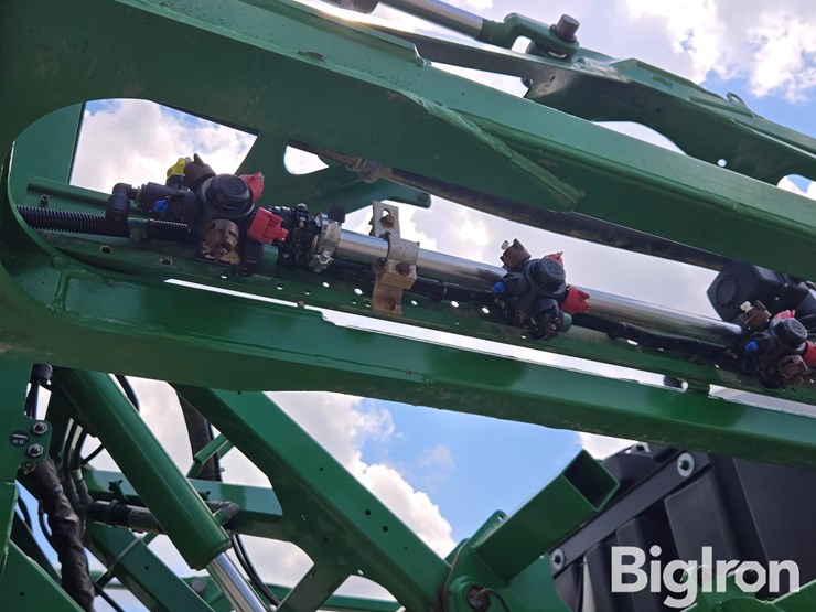 2023-john-deere-410r-image-15