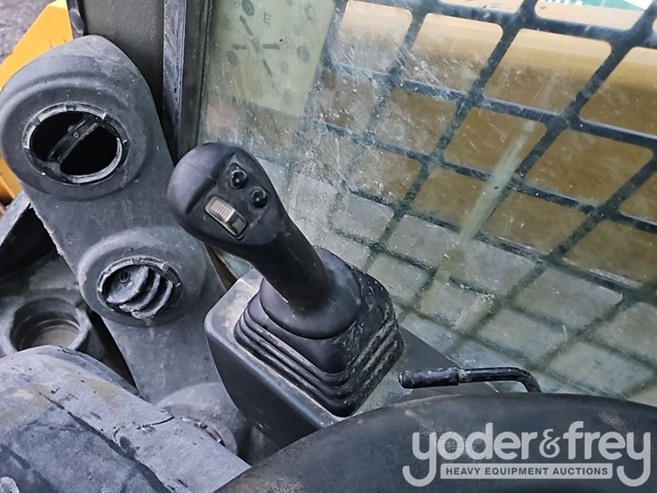 2021-caterpillar-299d3-image-35