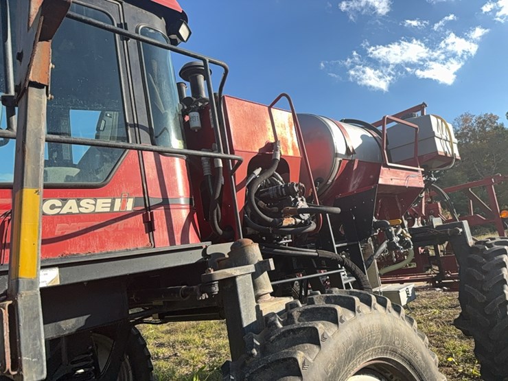 case-ih-3185-patriot-sprayer-image-92