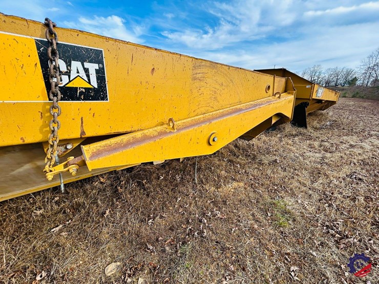 caterpillar-745-image-12