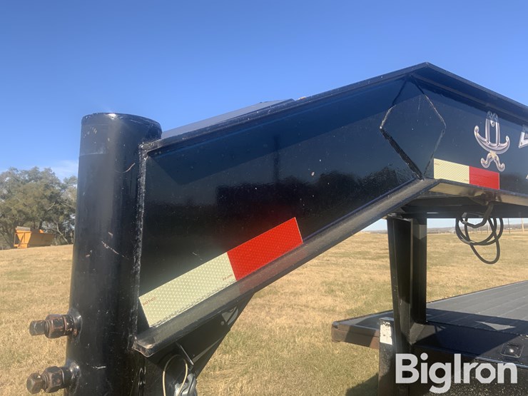 2013-titan-trailer-image-10