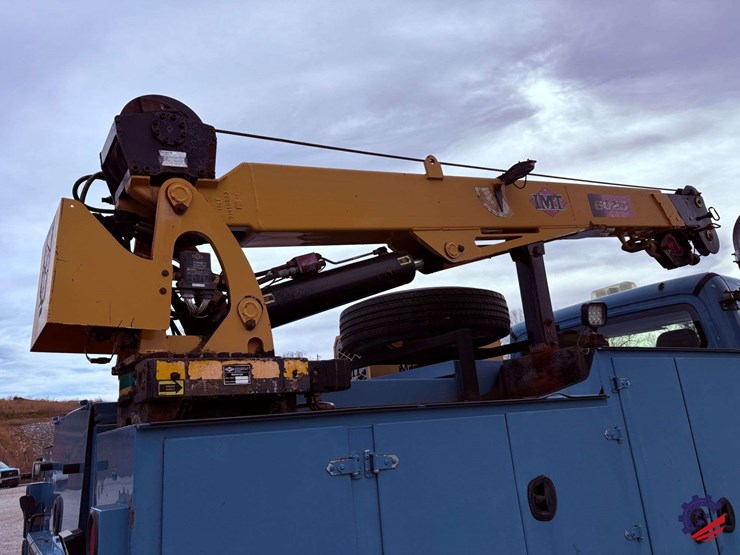 2009-freightliner-m2-106-image-55