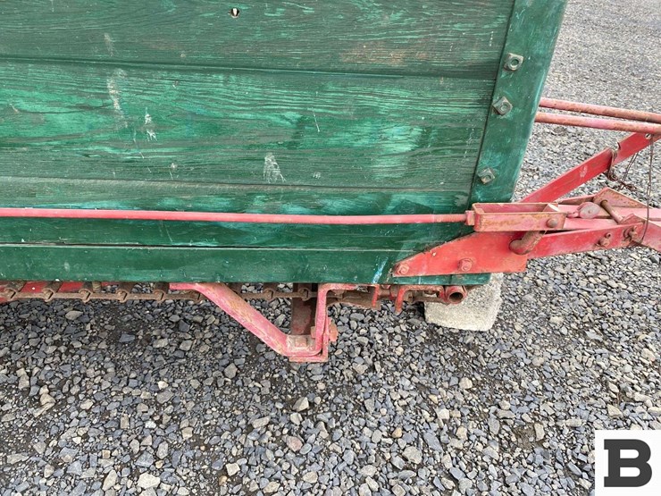 oliver-superior-vintage-manure-spreader-image-23