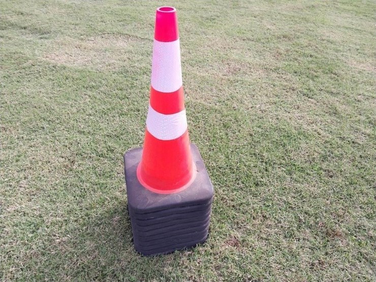 10-high-visability-traffic-cones-image-1