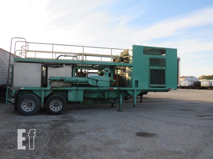 2015-caterpillar-c9-image-1