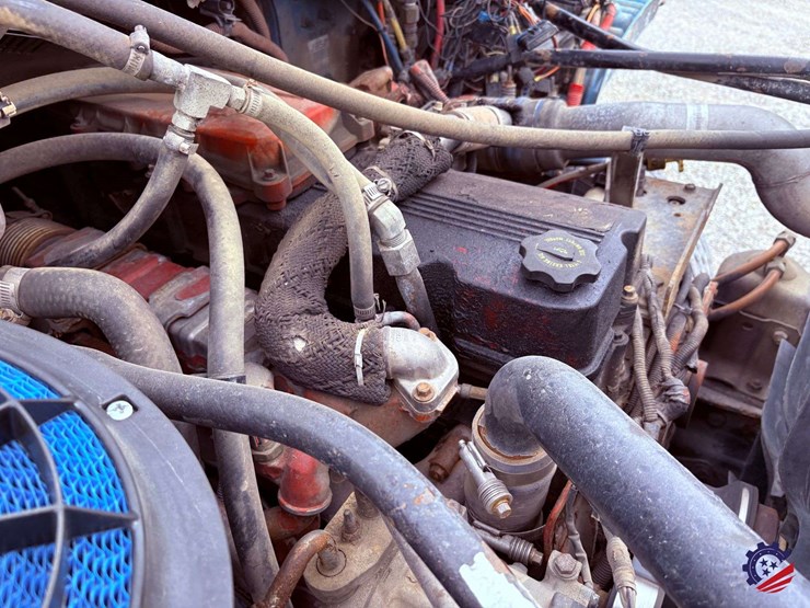 2009-freightliner-m2-106-image-29