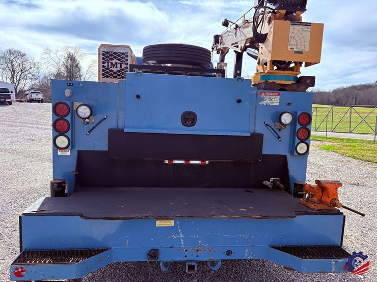 2012-peterbilt-337-image-41