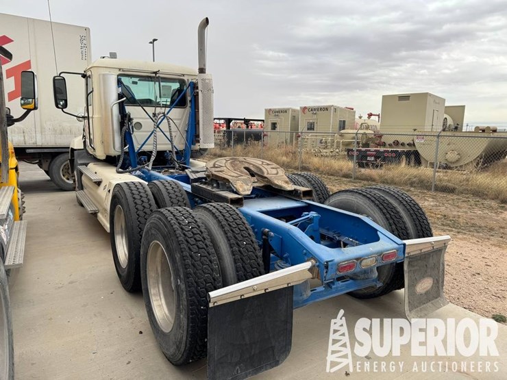 (x)-(2-3)-2017-mack-cxu633t-t/a-truck-tractor-w/-...-image-2