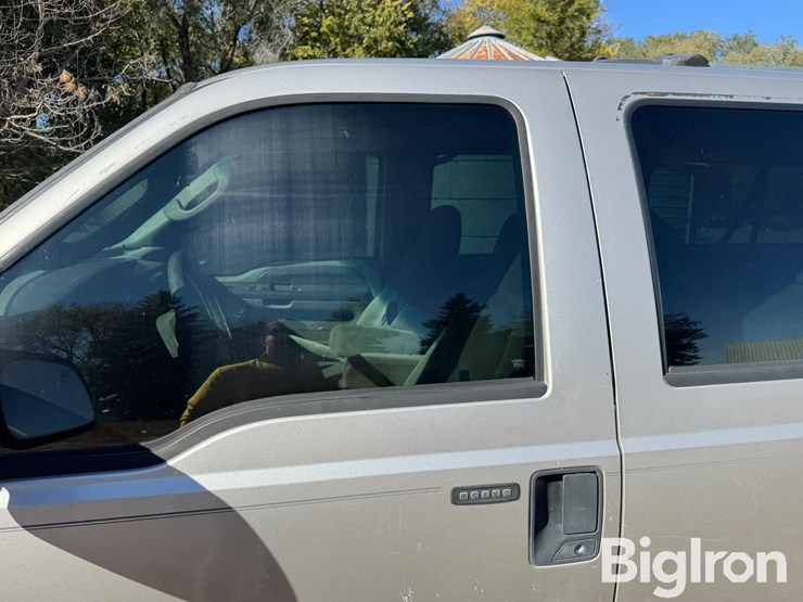 2003-ford-excursion-image-16