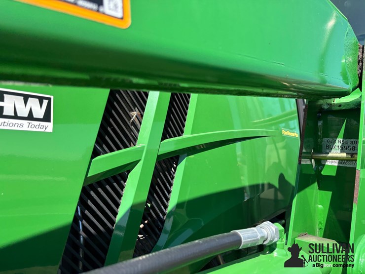 2015-john-deere-6140d-image-14