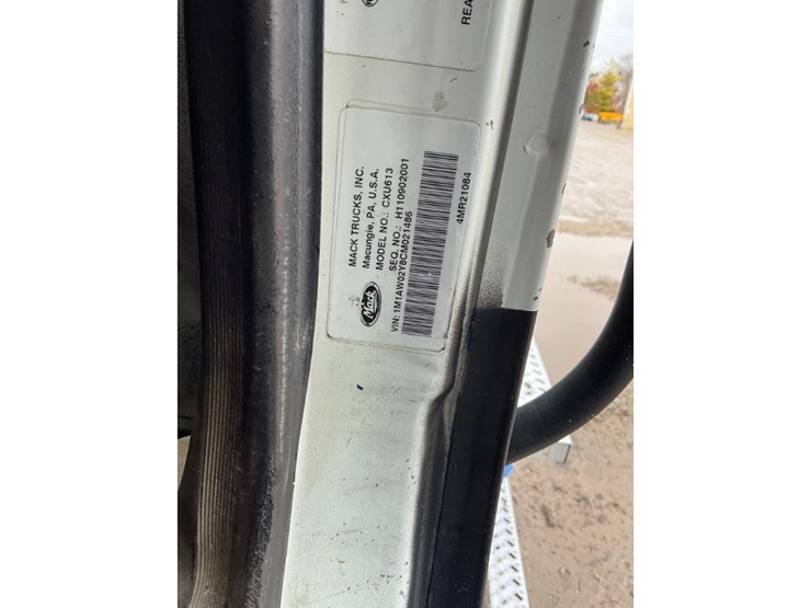 2012-mack-cxu613-day-cab-image-20