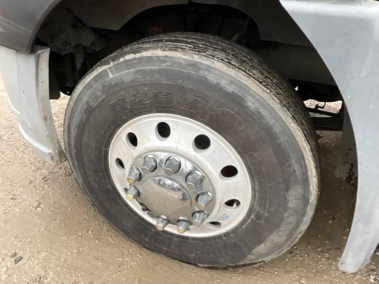 2013-mack-cxu613-day-cab-image-18