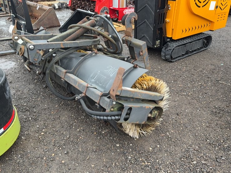 caterpillar-416-image-2