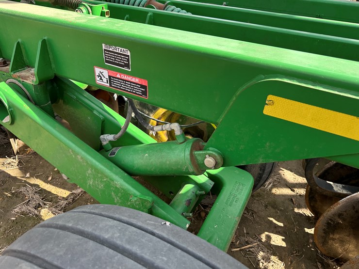 john-deere-2623-image-26
