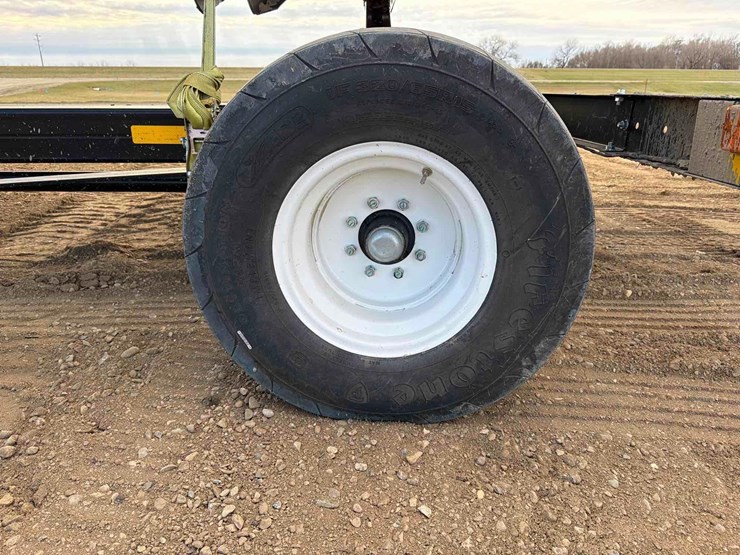 unverferth-aws-45-header-trailer-image-8