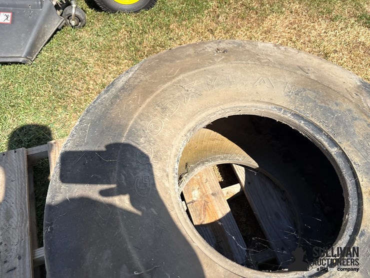 16.5l-16.1-tire-image-8