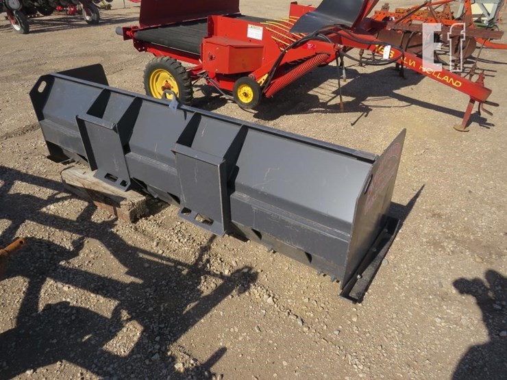 g8-skidloader-snow-push-image-1