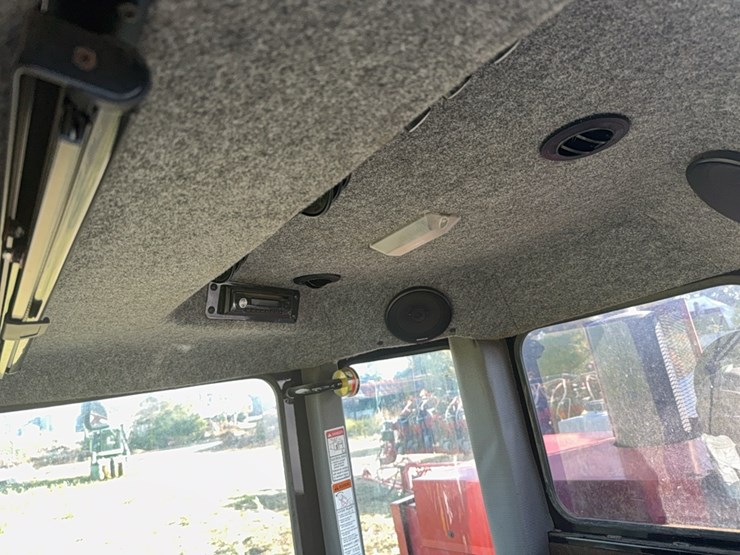 case-ih-3185-patriot-sprayer-image-109