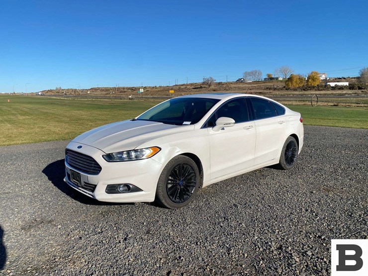 2016-ford-fusion-sedan-image-2