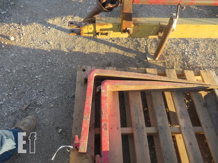 4'-pallet-forks-image-1