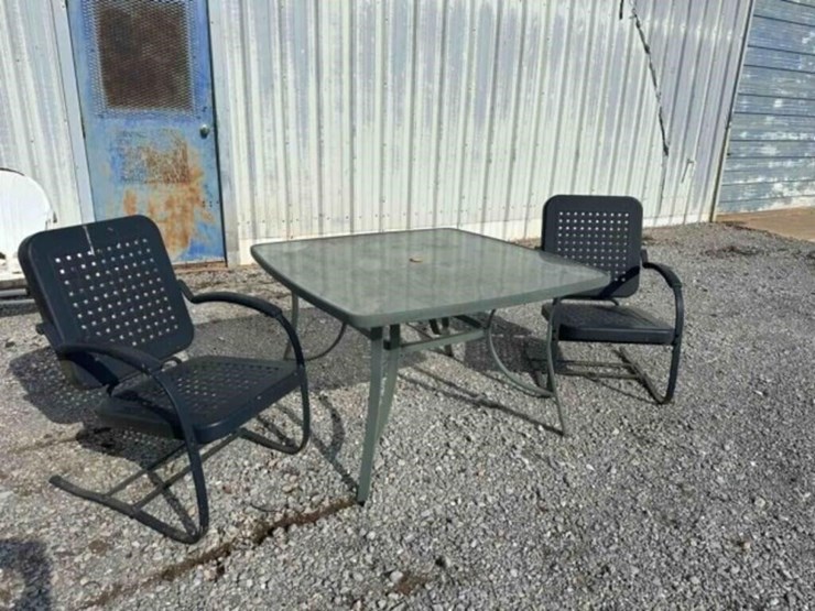 2-x-vintage-metal-chairs-&-outdoor-table-image-1