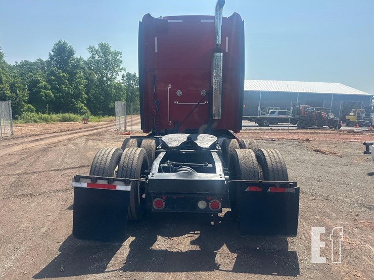 2010-peterbilt-387-image-4