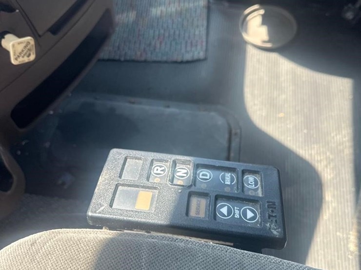 2010-peterbilt-387-image-18