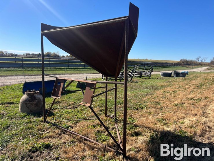 feed/seed-bulk-storage-chute-image-1