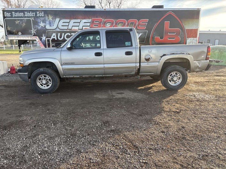 2002-chevrolet-silverado-2500hd-image-2