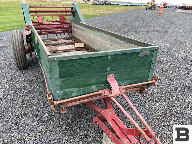 oliver-superior-vintage-manure-spreader-image-9