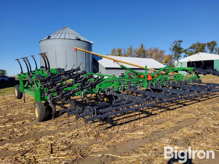 2011-john-deere-2210l-image-7