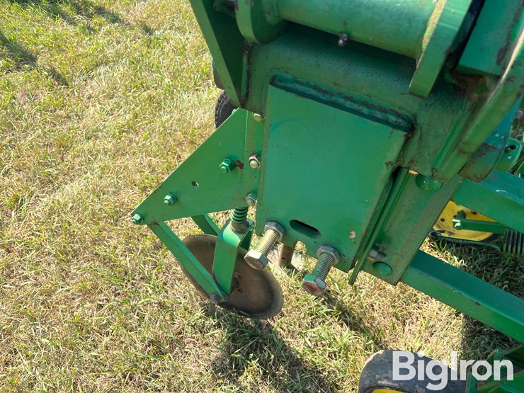 john-deere-845-image-10