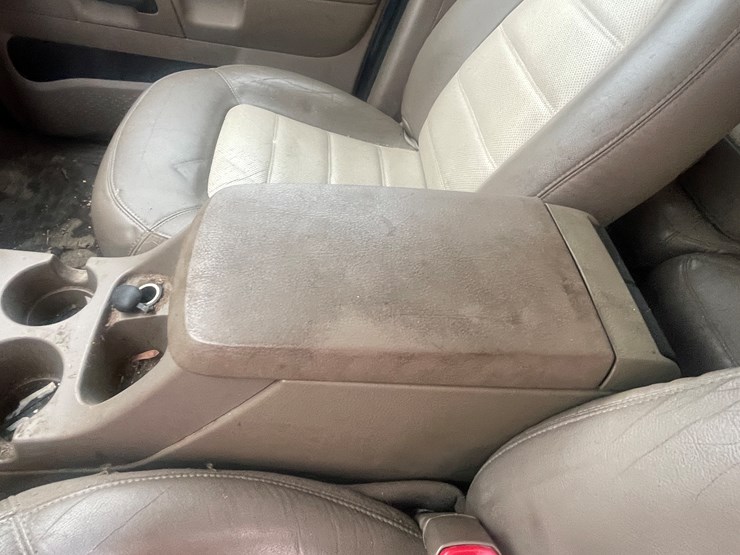 2004-ford-explorer-image-43