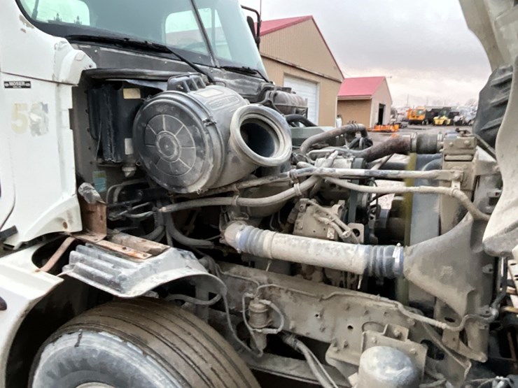 2006-freightliner-cl120-day-cab-image-19