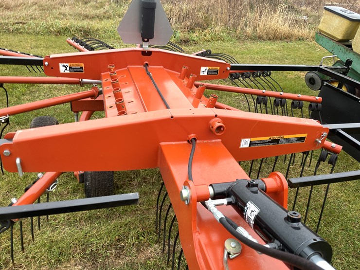 #1054-•-2025-pequea-rotary-rake-image-12
