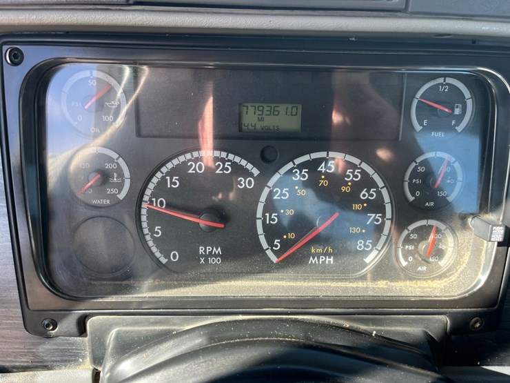 2007-freightliner-cloumbia-120,450-hp-mercedes,-10-speed,-good-rubber,-11r-22.5-tires-on-budd-wheels,-cold-ac,-clean-clean-truck,-779,000-miles,-image-23