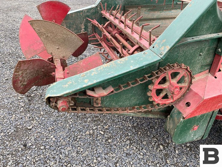oliver-superior-vintage-manure-spreader-image-22