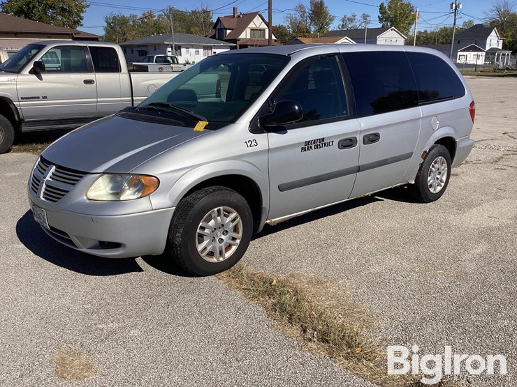 2005-dodge-grand-caravan-sport-image-1