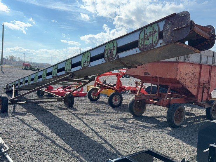 john-deere-321-image-2