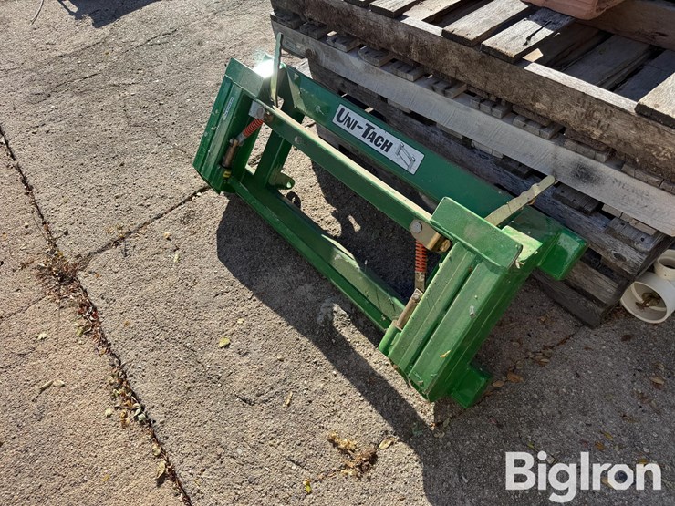 mds-5219g-euro-unitach-loader-to-skid-steer-adapter-plate-image-1