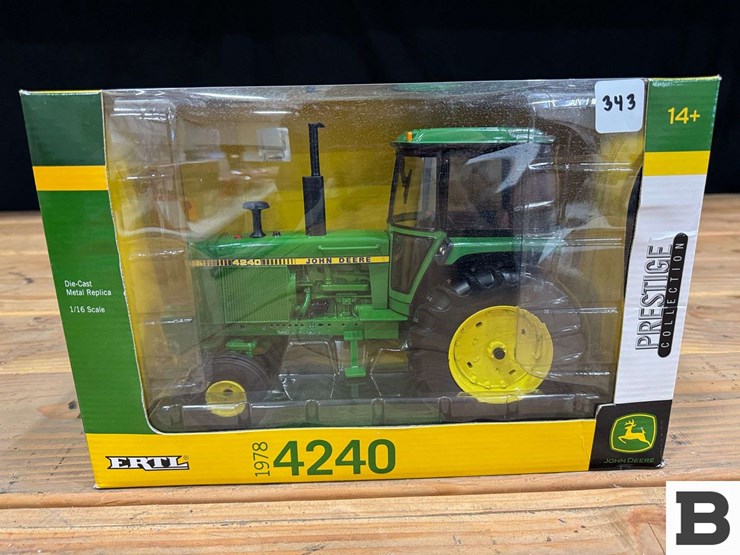 ertl-die-cast-replica-1978-john-deere-4240-tractor-1:16-scale-image-2