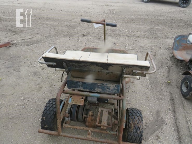 older-golf-cart-image-4