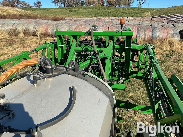 2017-john-deere-r4030-image-11